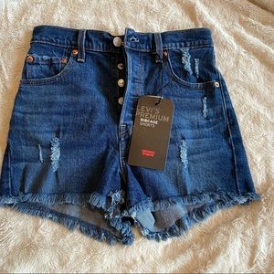NWT Levi’s Ribcage Shorts